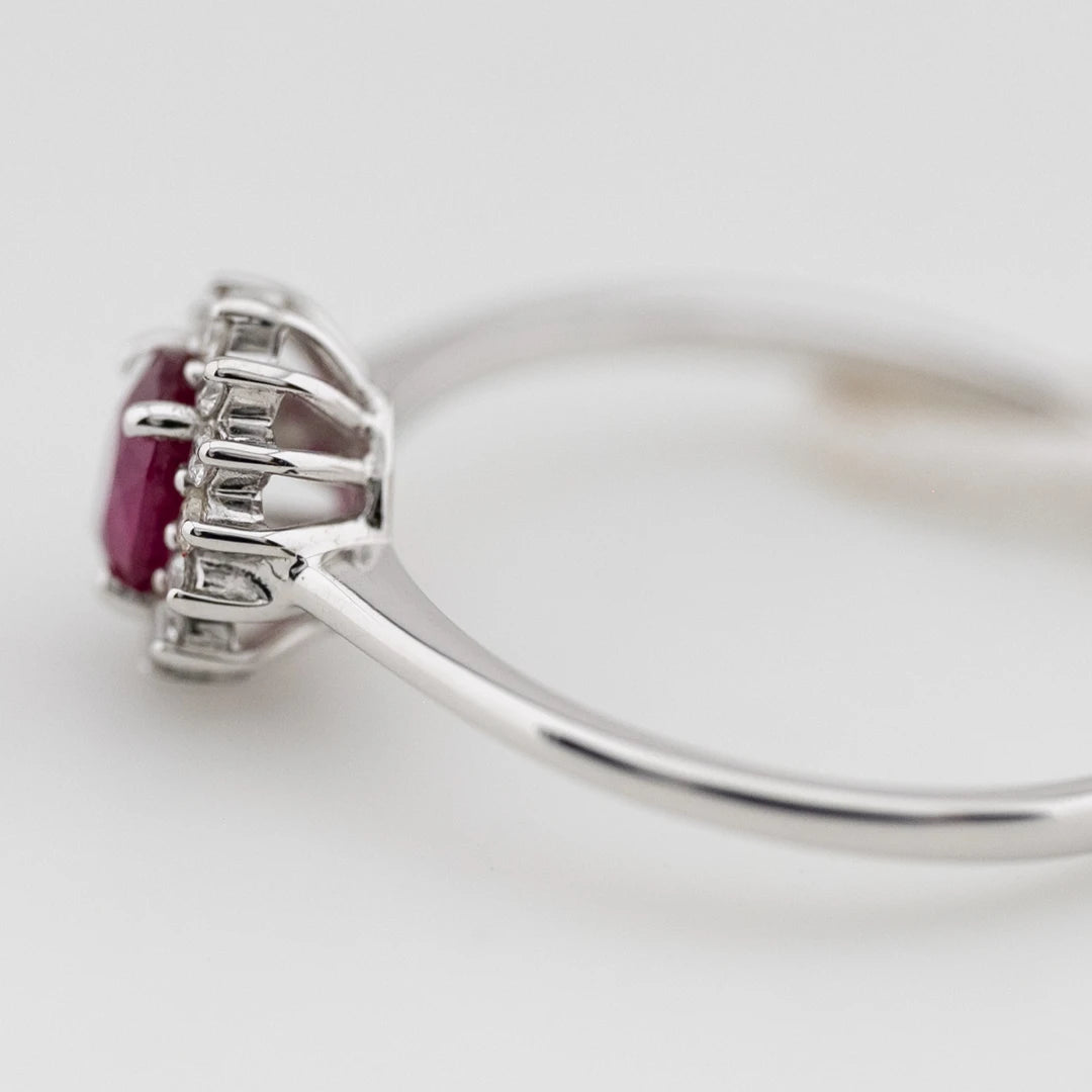 Anello Donna Comete Gioielli Oro Bianco 18Kt Diamante e Rubino Ovale 4x5 ANB 2573